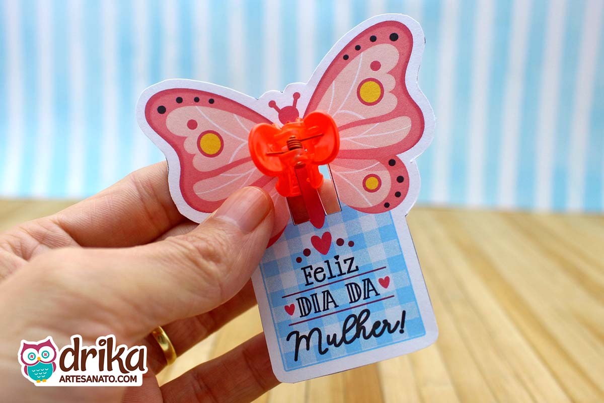 Lembrancinha de Dia da Mulher: Card Mini Piranha de Cabelo com Borboleta