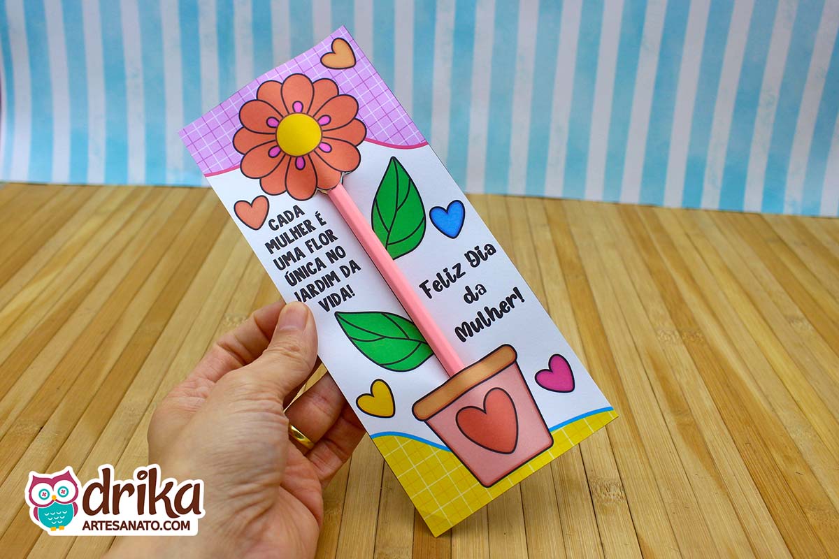 Lembrancinha de Dia da Mulher: Cartão Porta Lápis com Flor