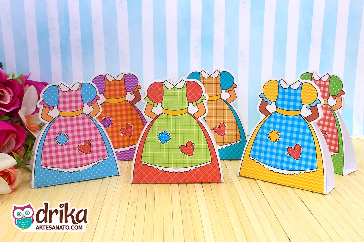 V&aacute;rios porta bombons caipiras lado a lado, com estampas e cores variadas.
