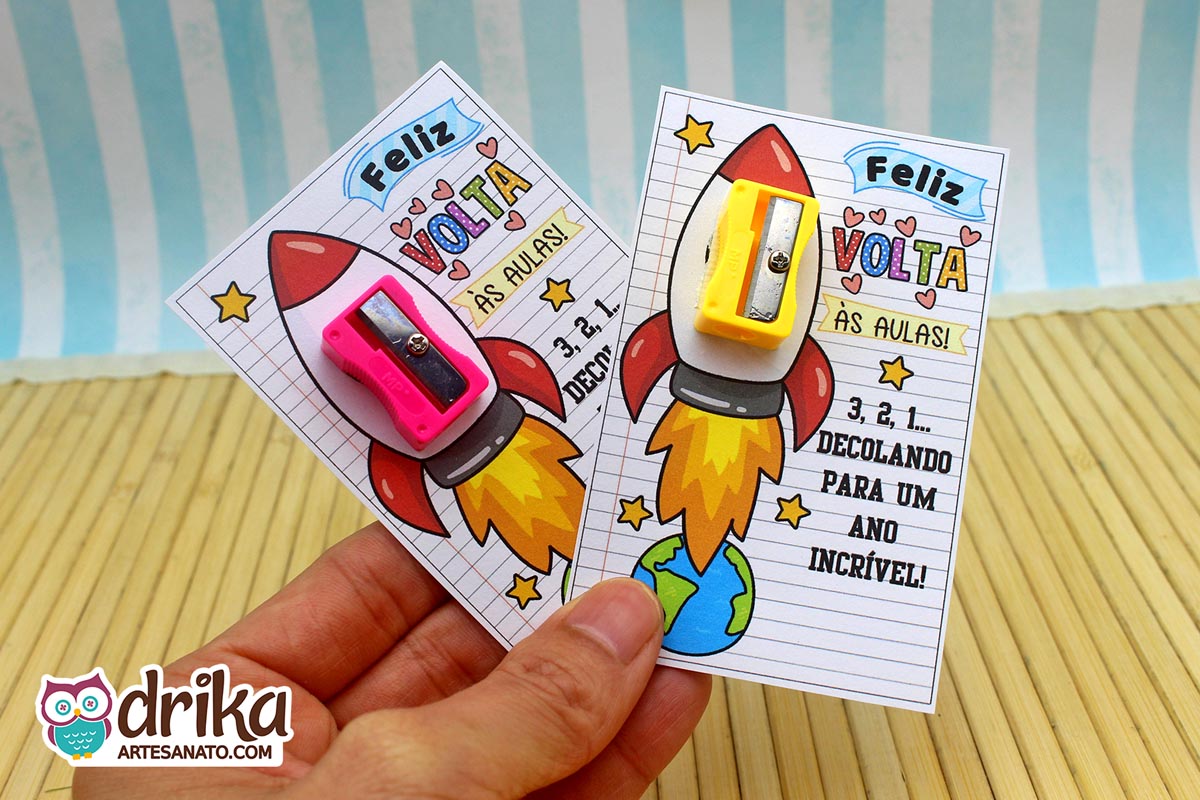 Lembrancinha de Volta às Aulas: Cartão Porta-apontador com Foguete