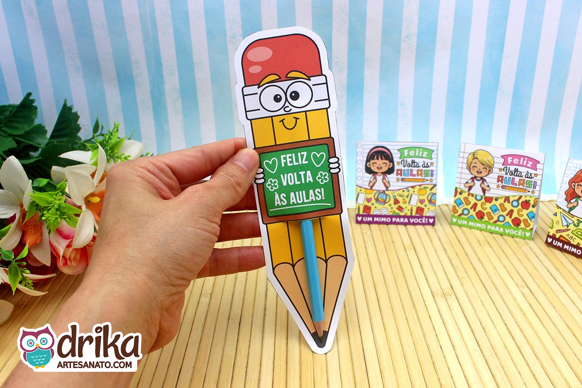 Lembrancinha de Volta &agrave;s Aulas: Cart&atilde;o Porta-l&aacute;pis Gigante Meninos