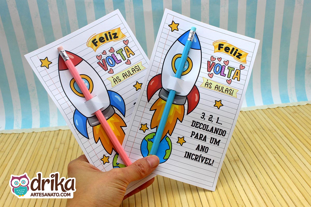 Lembrancinha de Volta às Aulas: Cartão Porta-lápis com Foguete